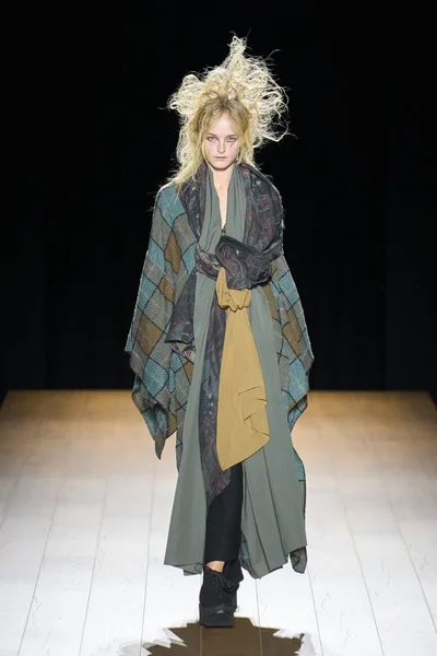 Look 19